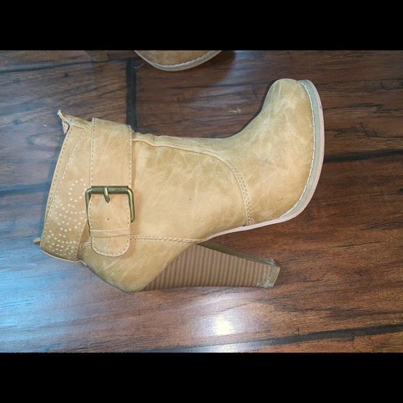 Tan booties - Picture 3 of 3